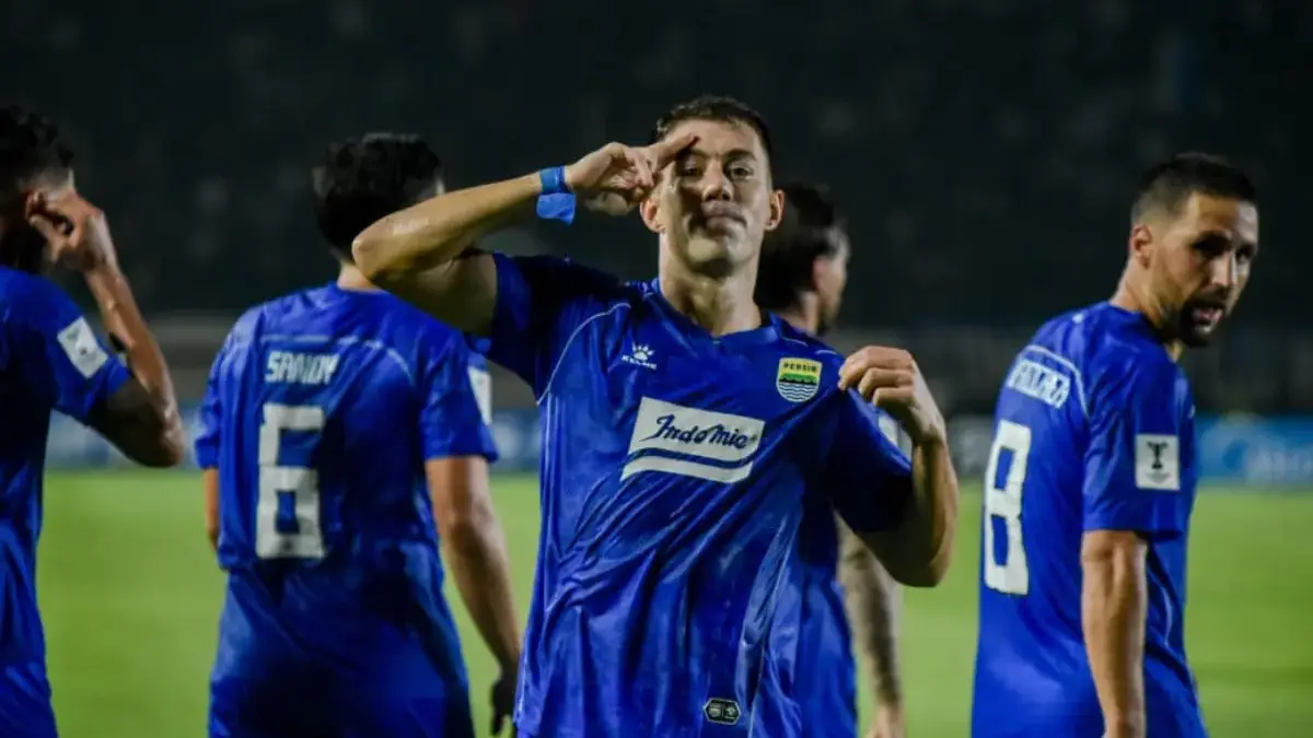 Pemain Persib Bandung Mariano Peralta melakukan selebrasi usai mencetak gol ke gawang The Cong Viettel FC pada