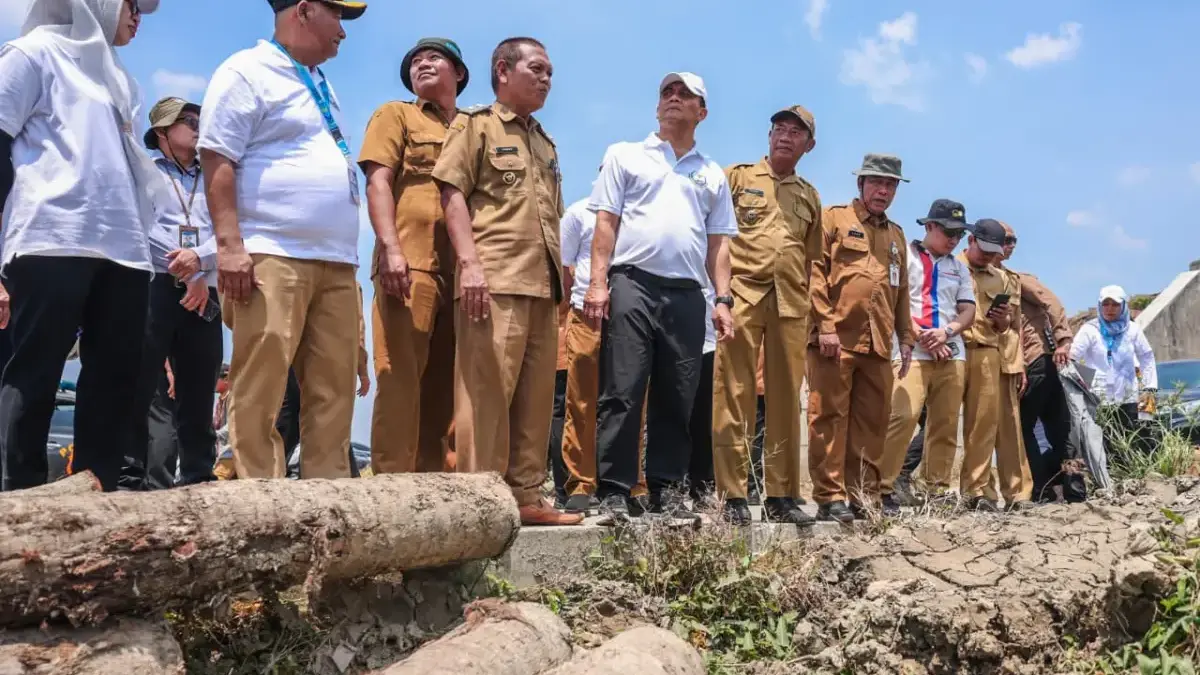 Bantu Petani Demak Tanam Hingga 3 Kali Setahun, Ahmad Luthfi Pastikan Normalisasi Saluran Irigasi Lancar