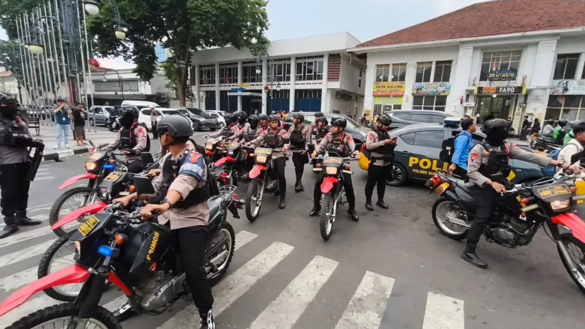 Amankan Aksi Unjuk Rasa di Kota Bandung, Ribuan Personel Gabungan Siaga Amankan Aksi Unjuk Rasa di Kota Bandung, Polda Jabar Kerahkan Ribuan Personel Gabungan