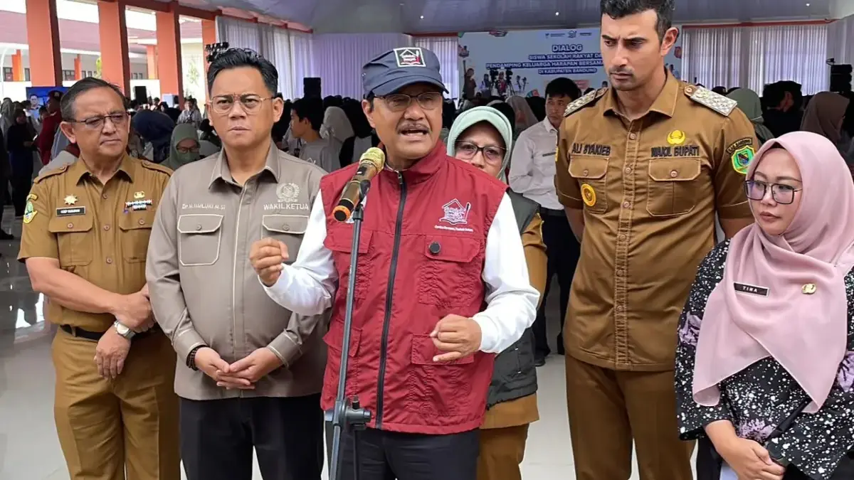 Menteri Sosial Saifullah Yusuf atau Gus Ipul saat meninjau Sekolah Rakyat Terintegrasi 4 Kabupaten Bandung, So