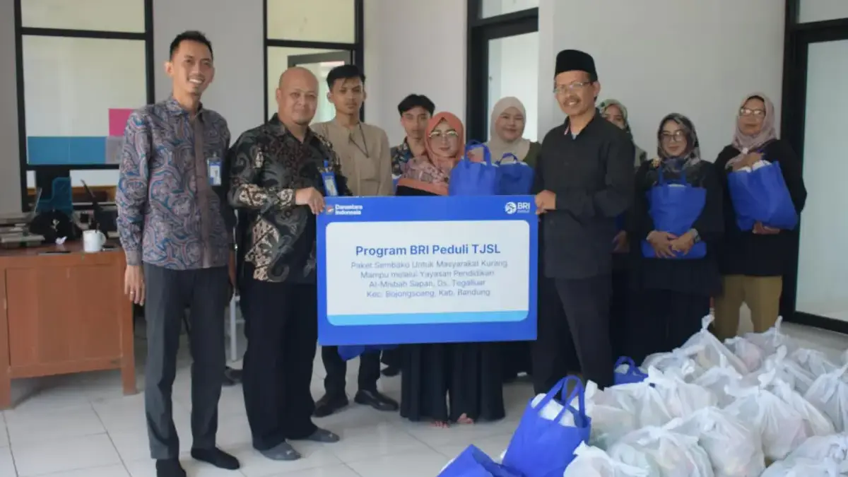 Wujudkan Pembangunan Berkelanjutan, BRI Peduli Salurkan Bantuan Sembako Bagi Masyarakat Rentan di Tegalluar Foto Istimewa