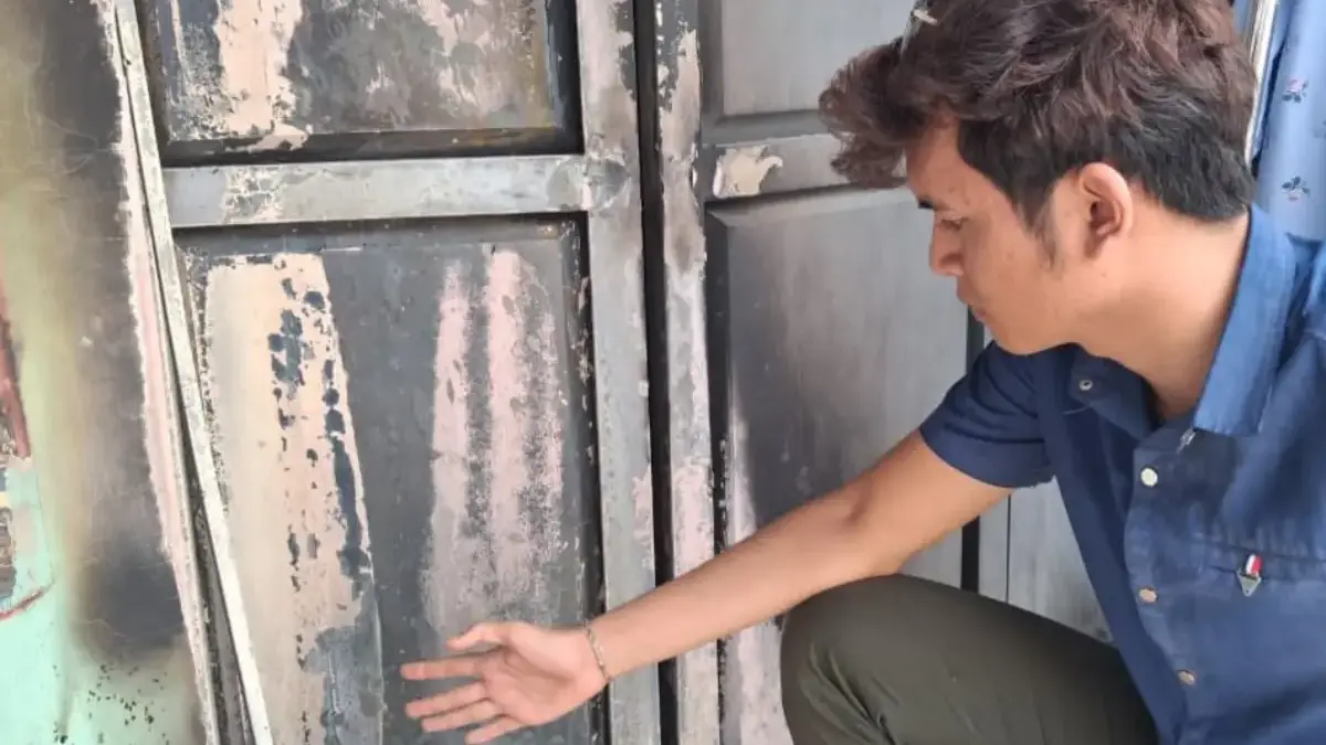 Dugaan Teror Pembakaran Rumah Aktivis di Pameungpeuk, CCTV Rekam Dua Orang Bermotor Sebuah rumah sekaligus ruko milik Desta Pancaputra, aktivis sekaligus founder Gerakan Indonesia Emas (GIE), di
