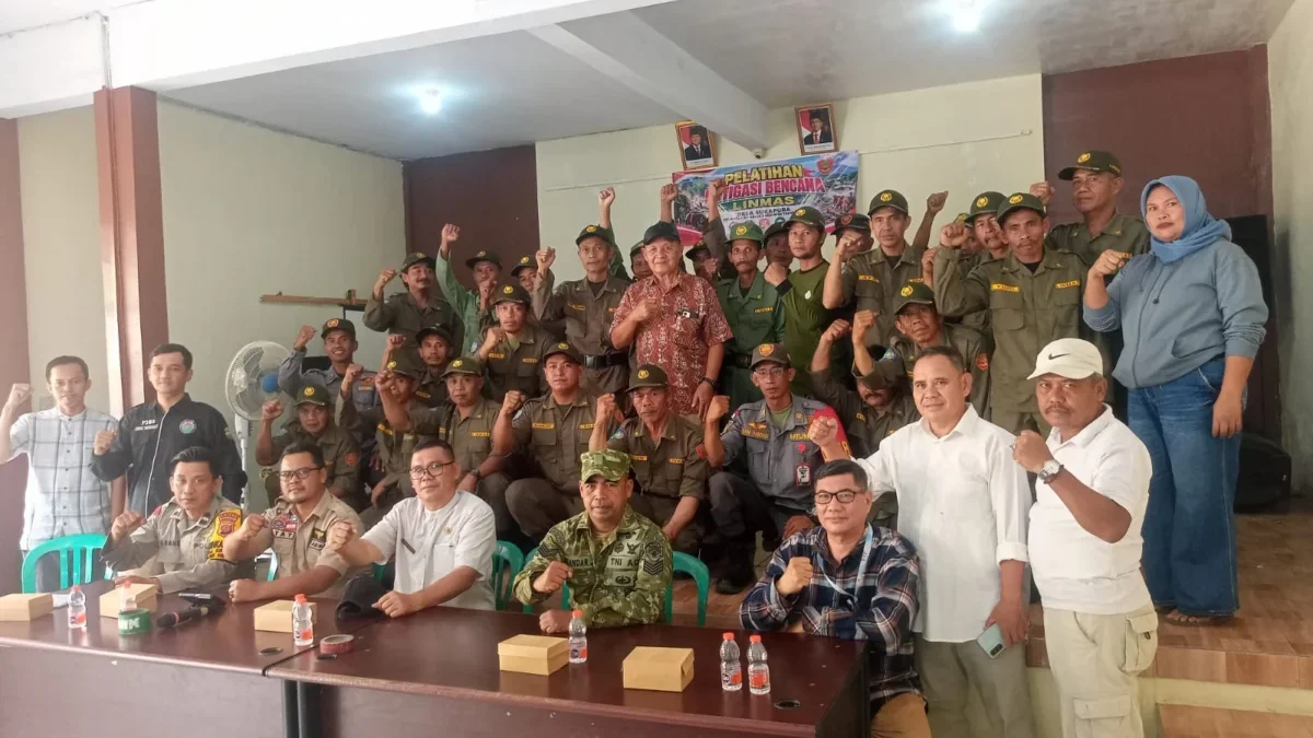 Aneka Bencana Mengancam Tasik, TAGANA Bekali Linmas Pengetahuan Penanggulangan Linmas ikuti pembekalan penganggulangan bencana/Foto: Dok Tagana