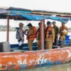 Pemerintah Provinsi Jawa Tengah terus mengawal pembangunan hybrid seawall atau tanggul pantai di Desa Surodadi