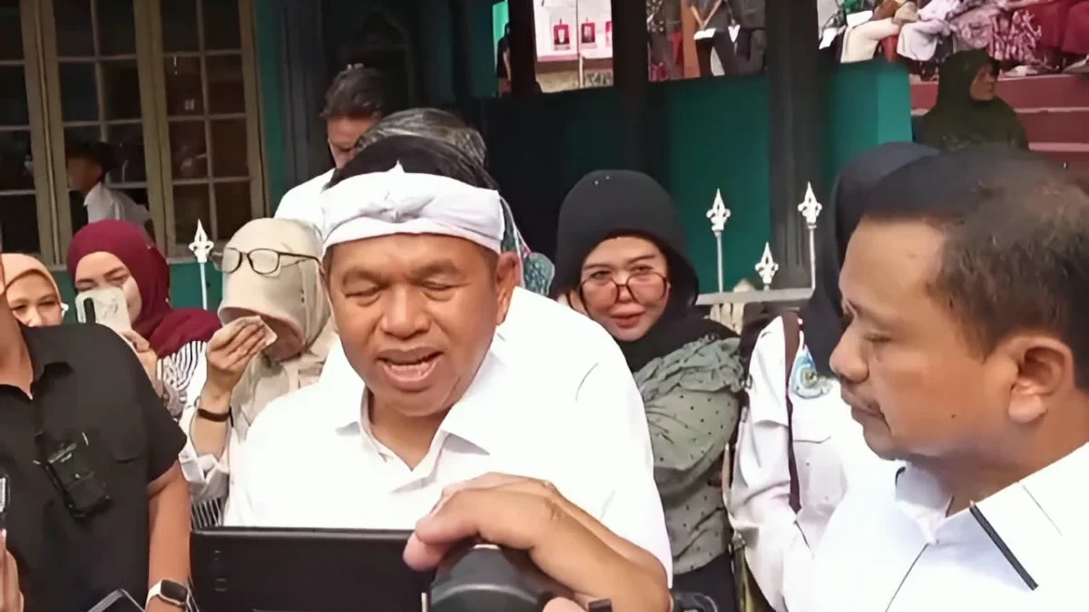 92 Desa di Sumedang Gelar Pilkades Serentak Berbasis Digital, KDM Sebut Lebih Efisien dan Bisa Jadi Percontoha Gubernur Jawa Barat, Dedi Mulyadi ketika mengecek pelaksanaan Pilkades digital di wilayah Cimalaka, Kabupaten