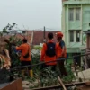 Enam Warga Mengungsi Usai Longsor Terjang Dua Rumah di Campakamekar-KBB