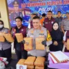 Satuan Reserse Narkoba Polresta Bandung mengungkap peredaran narkotika jenis ganja seberat lebih dari 12 kilog