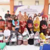 PT Mitra Bisnis Mandiri (MBK) Keluarga Ventura saat foto bersama Forkopimda serta penerima manfaat pada kegiat