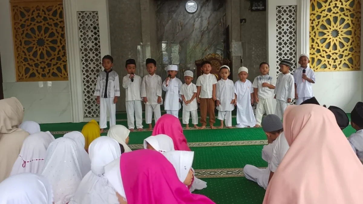 MENYAMBUNG JUANG SANTRI