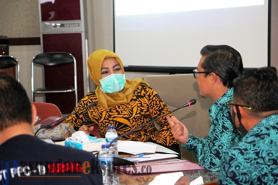 Eni Apresiasi Satgas Penanggulangan Covid-19 Subang Eni Apresiasi Satgas Penanggulangan Covid-19 Subang