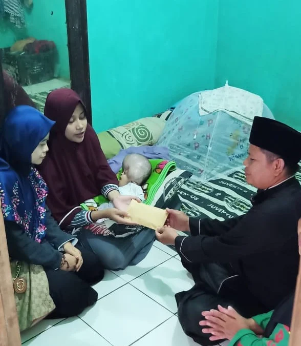 Aisyah, Bayi Penderita Kelainan Bagian Kepalanya Dapat Bantuan dari SD PIT Bhaskara Aisyah, Bayi Penderita Kelainan Bagian Kepalanya Dapat Bantuan dari SD PIT Bhaskara