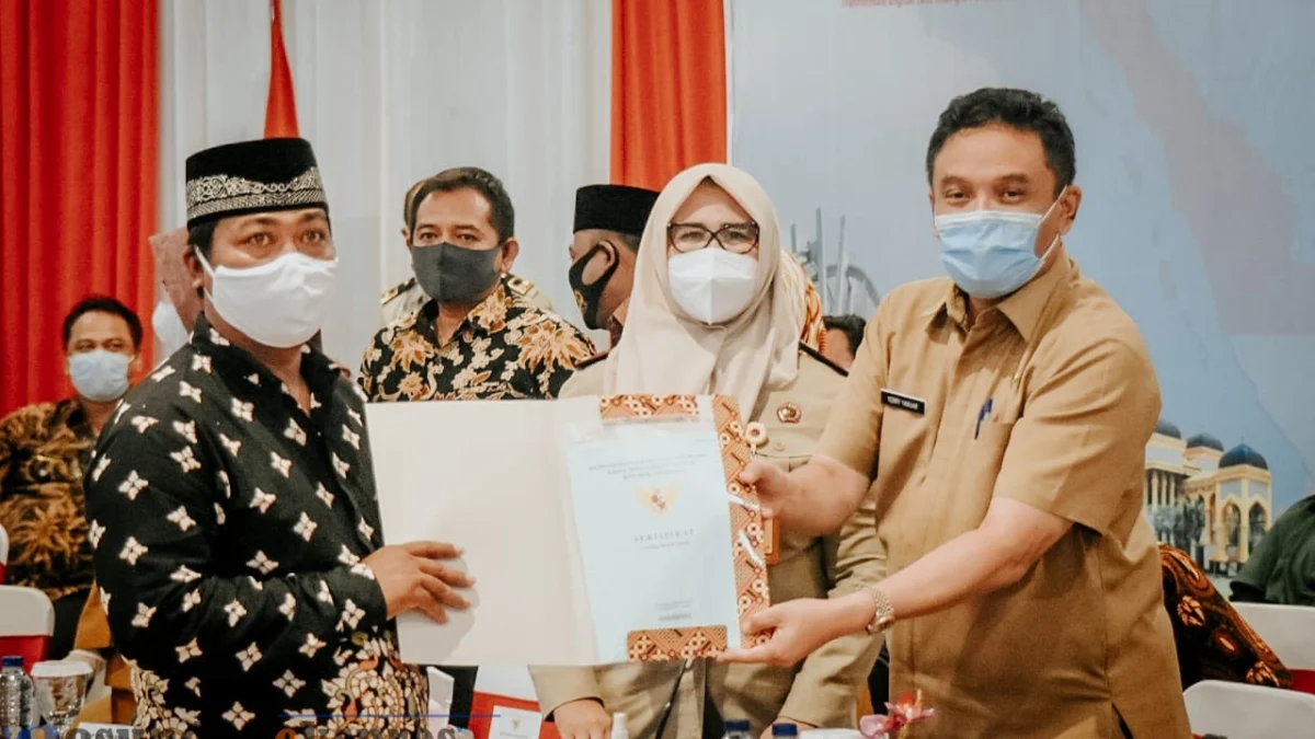 BPN Karawang Serahkan 25.800 Sertifikat Program PTSL