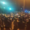 Sampai Malam, Ratusan Buruh Kepung Rumah Dinas Bupati Subang