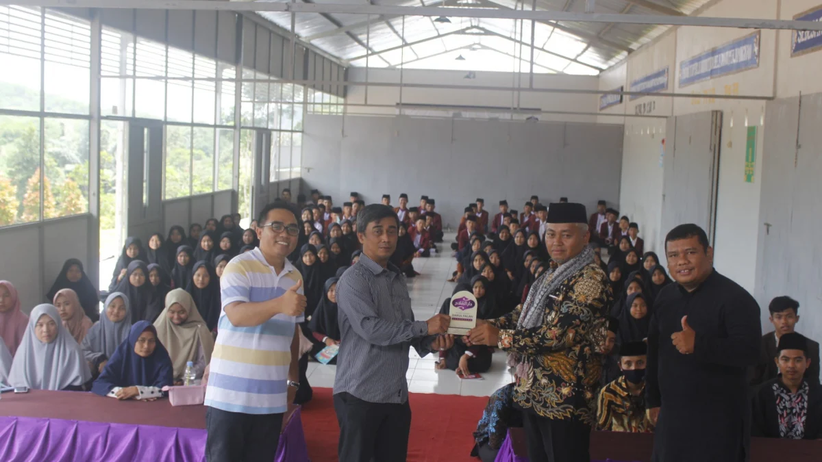 Menanti Karya Jurnalistik Santri Menanti Karya Jurnalistik Santri