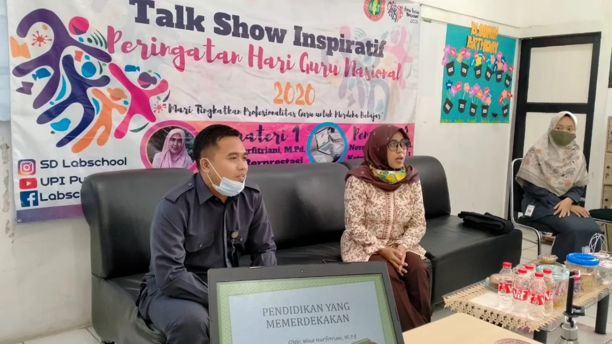 INSPIRATIF. SD Labschool UPI Kampus Purwakarta menggelar Talk Show Guru Inspiratif guna memotivasi para guru dan menyambut Hari Guru. ADAM SUMARTO/PASUNDAN EKSPRES