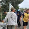 Ngeri, Pengendara Sepeda Motor Terjun Ke Sungai Cikaruncang