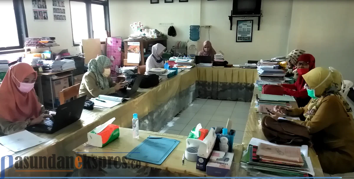 Pembelajaran Terkenda Jaringan Internet dan Gawai Pembelajaran Terkenda Jaringan Internet dan Gawai