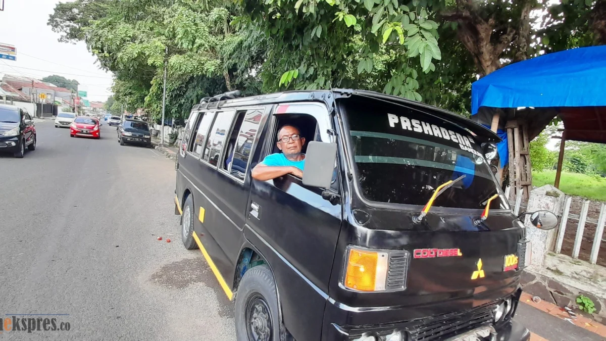 Angkutan Elf Subang-Bandung Semakin Tergerus Zaman Angkutan Elf Subang-Bandung Semakin Tergerus Zaman