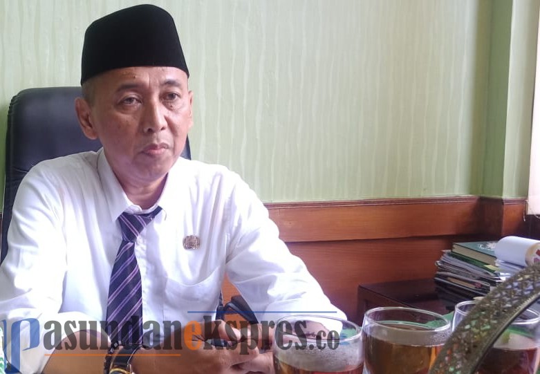 Dari Kota Santri ke Kota Kembang Dari Kota Santri ke Kota Kembang