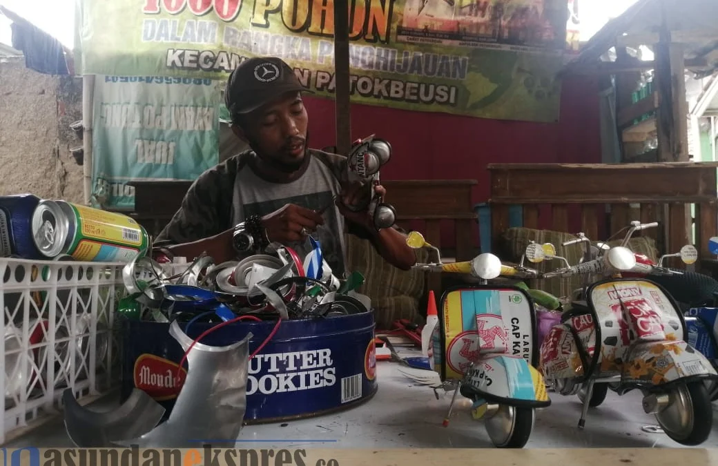 Warga Pabuaran Sulap Limbah Minuman Kaleng jadi Kerajinan bernilai Ekonomis