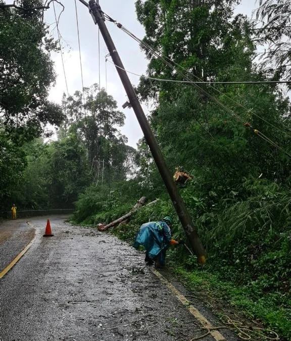 PLN Gercep Atasi Gardu Listrik Terdampak Puting Beliung di Jabar PLN Gercep Atasi Gardu Listrik Terdampak Puting Beliung di Jabar