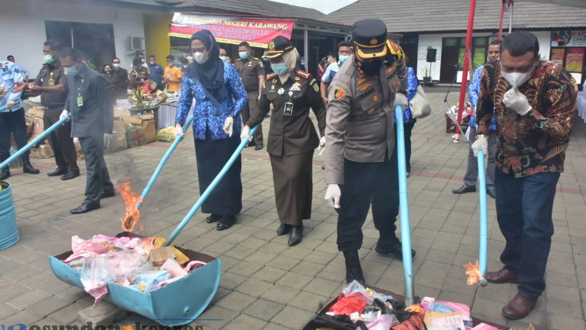 Kejari Musnahkan Barang Bukti Tindak Pidana Kejari Musnahkan Barang Bukti Tindak Pidana