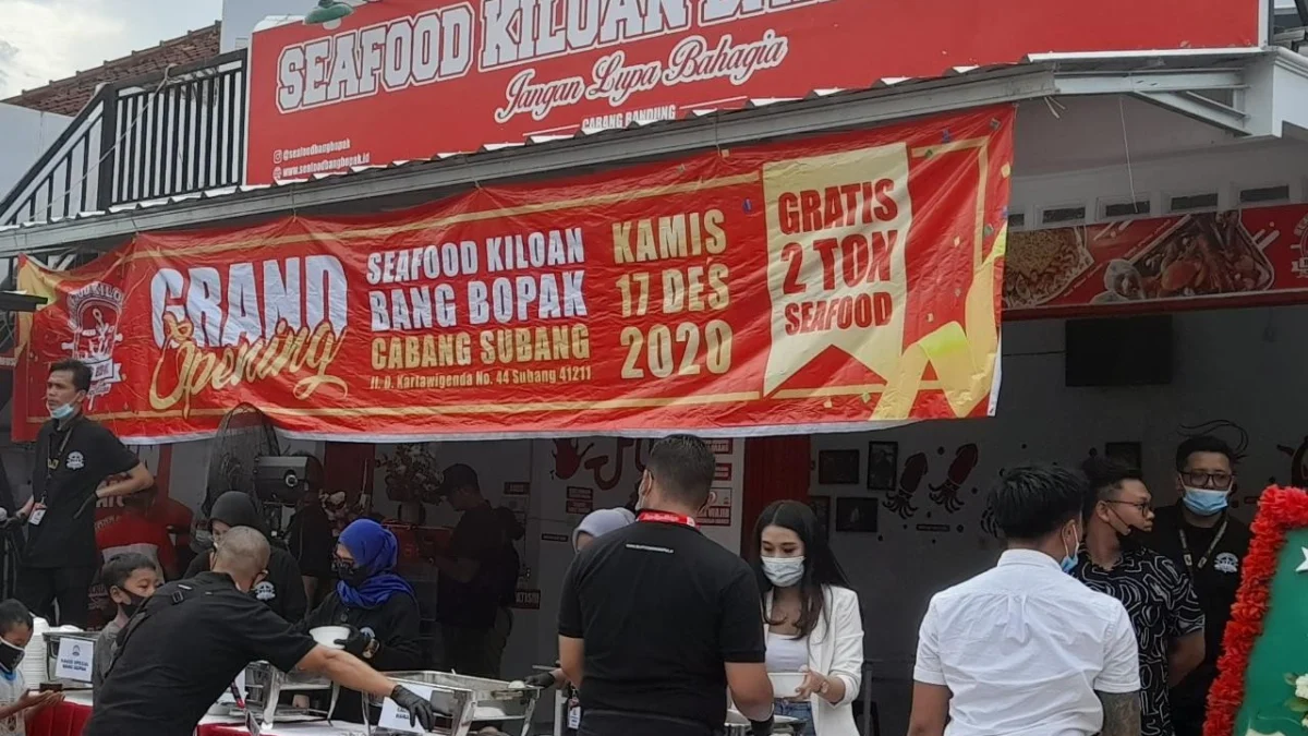 Baru Dibuka, Warung Seafood Kiloan Bang Bopak Bagikan Dua Ton Seafood Gratis