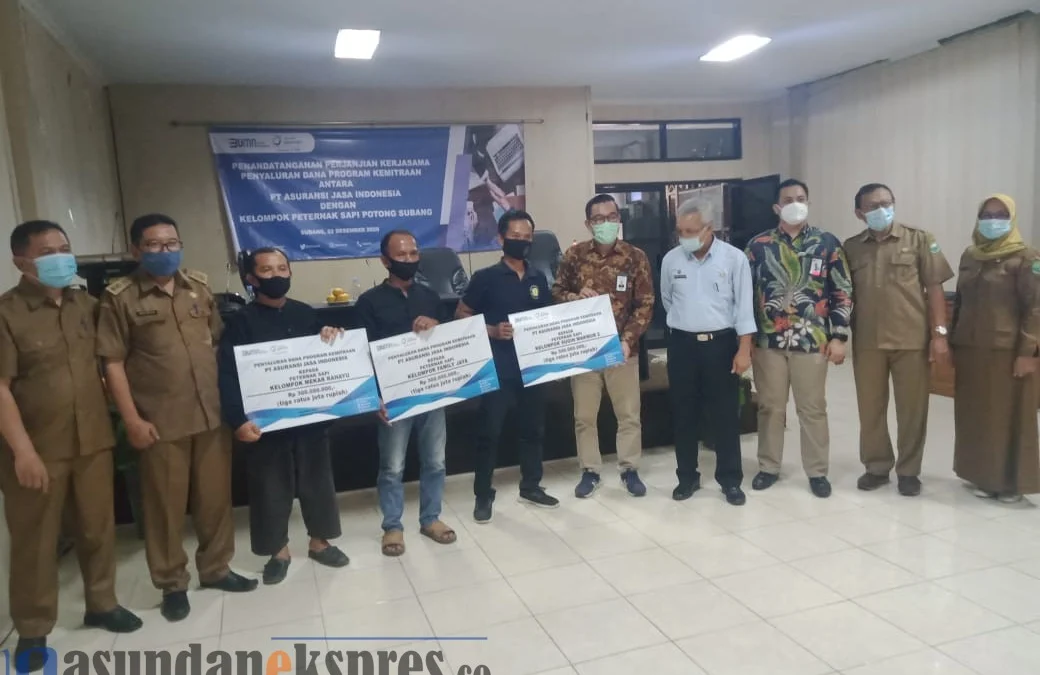 Kucurkan Dana Rp900 Juta untuk Tiga Kelompok Peternak Kucurkan Dana Rp900 Juta untuk Tiga Kelompok Peternak