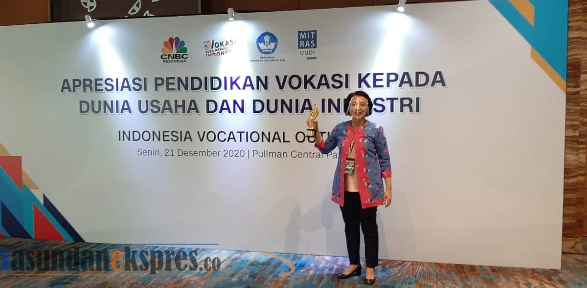 PLN Raih Penghargaan Pendidikan Vokasi dari Kemendikbud PLN Raih Penghargaan Pendidikan Vokasi dari Kemendikbud