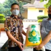 Pedagang Antusias Beli Beras di Bulog Subang