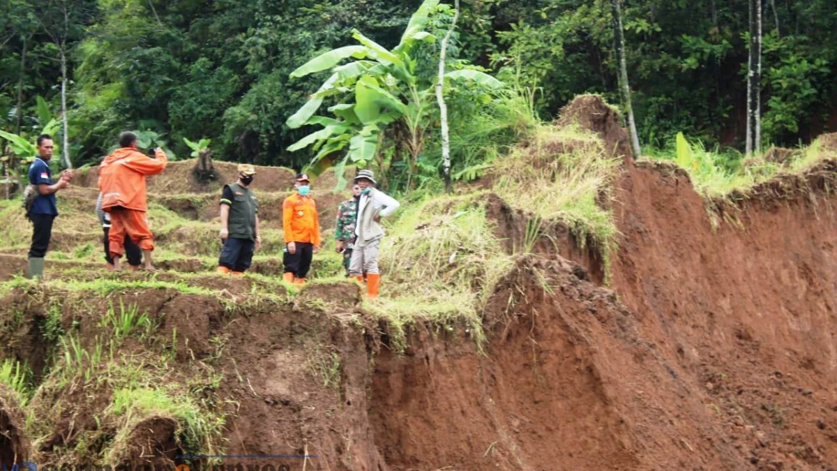 Tinggi Lumpur Capai 1 Meter, Luapan Enam Sungai Rendam Dua Kecamatan