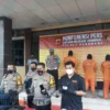 Polres Karawang Ringkus Tiga Pelaku Pembunuhan Jasad Digulung Kasur, Ini Motifnya