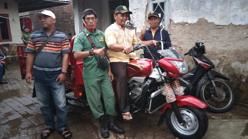 Pemerintah Desa Mulyasari Serahkan Cator Kebersihan Lingkungan RW Pemerintah Desa Mulyasari Serahkan Cator Kebersihan Lingkungan RW