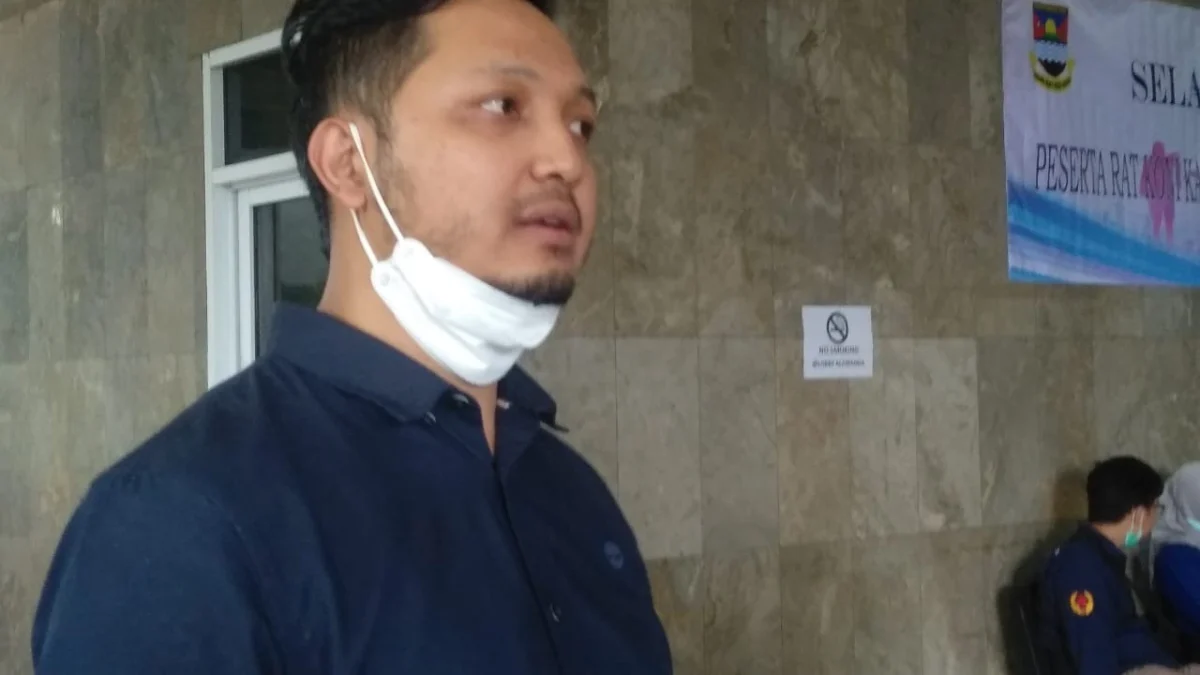 DIWAWANCARAI: Ketua KONI KBB Rian Firmansyah saat diwawancarai awak media di sela-sela Rapat Anggota Tahunan KONI KBB belum lama ini.