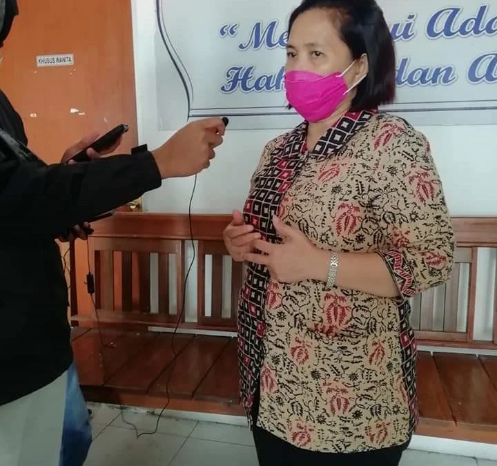 orang pertama divaksin di karawang