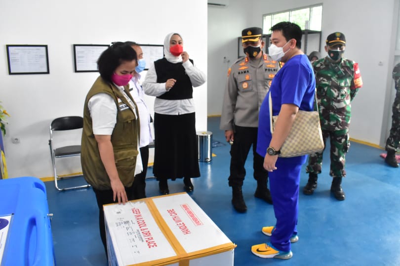 Sejumlah Kelompok Tak Boleh Menerima Vaksinasi Covid-19, Ini Detailnya Sejumlah Kelompok Tak Boleh Menerima Vaksinasi Covid-19, Ini Detailnya