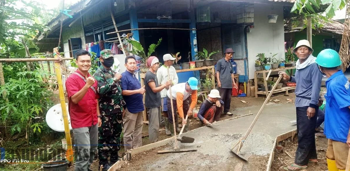 Pemdes Margahayu Selesaikan Pembangunan Jalan Meski Hujan desa margahayu