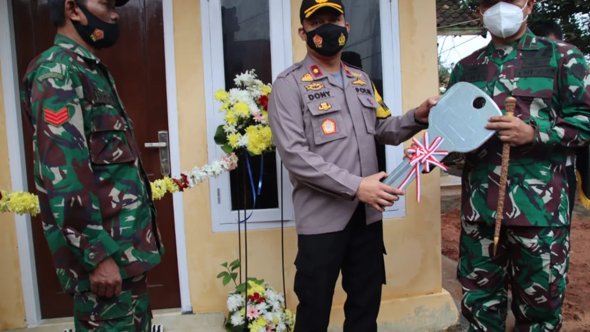 Wakapolres Subang Bangun Rumah Tidak Layak Huni Milik Kopka Hamim Wakapolres Subang