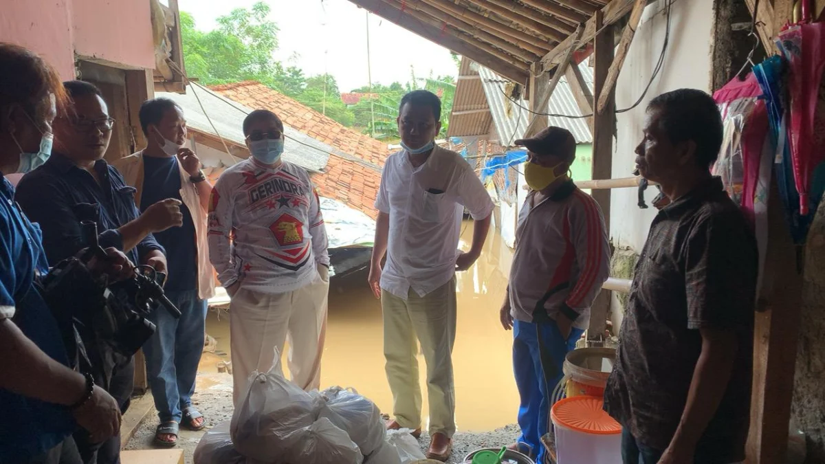 Banjir Karawang!! Partai Ini yang Kirim Bantuan Logistik, yang Lain Mana?