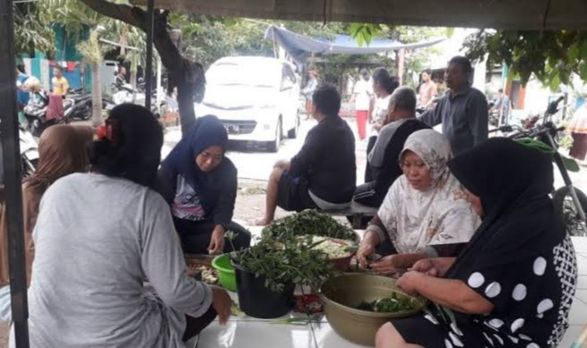 Terdampak Banjir, Warga Karawang Bahu-membahu Dirikan Dapur Umum Mandiri