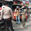 Pelanggar Prokes di Karawang Dihukum Push Up