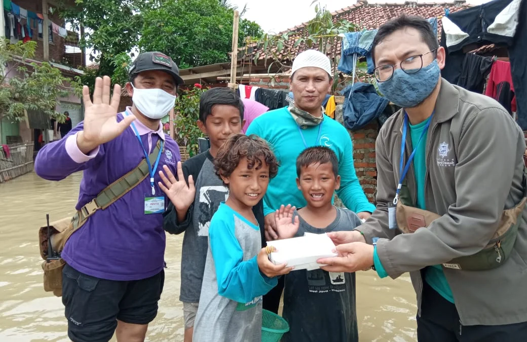 Yayasan Bina Ul-ummah Lembang Peduli Banjir Pamanukan