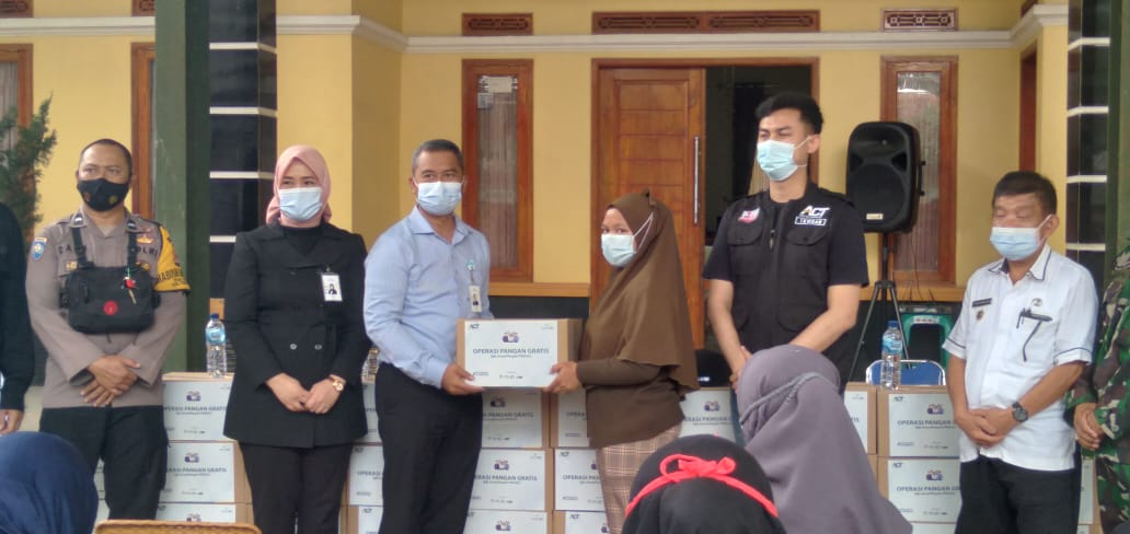 bjb GreatPeople Salurkan Bantuan Pangan kepada Warga Terdampak Bencana