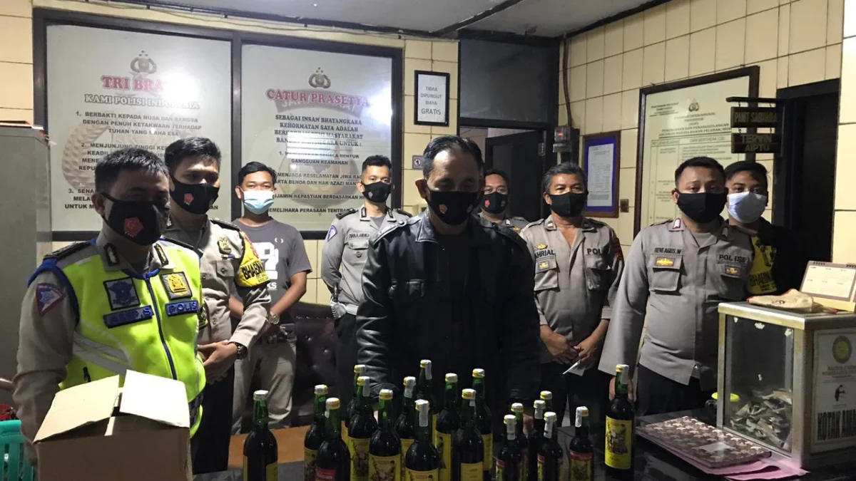 Polsek Pamanukan Gelar KRYD, Amankan Puluhan Botol Miras