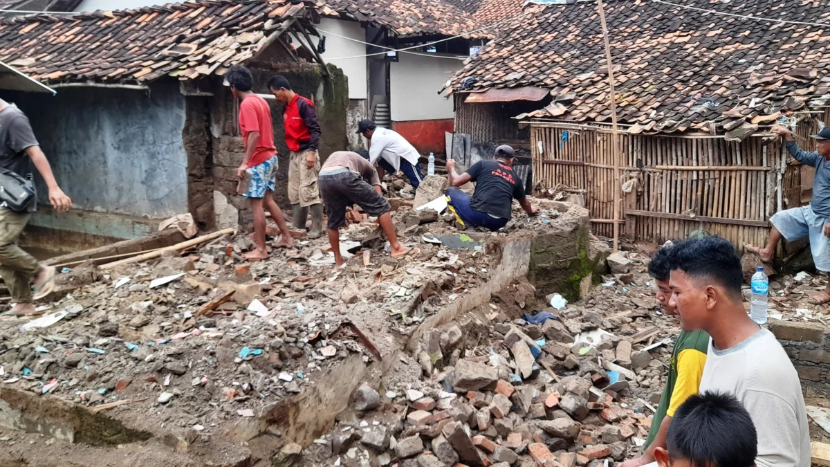 Rumah Hanyut di Pagaden