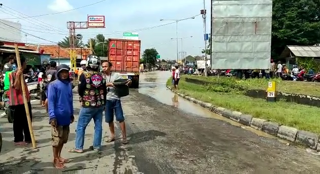 Banjir Mulai Surut, Jalur Pantura Subang Perlahan Sudah Bisa Dilalui