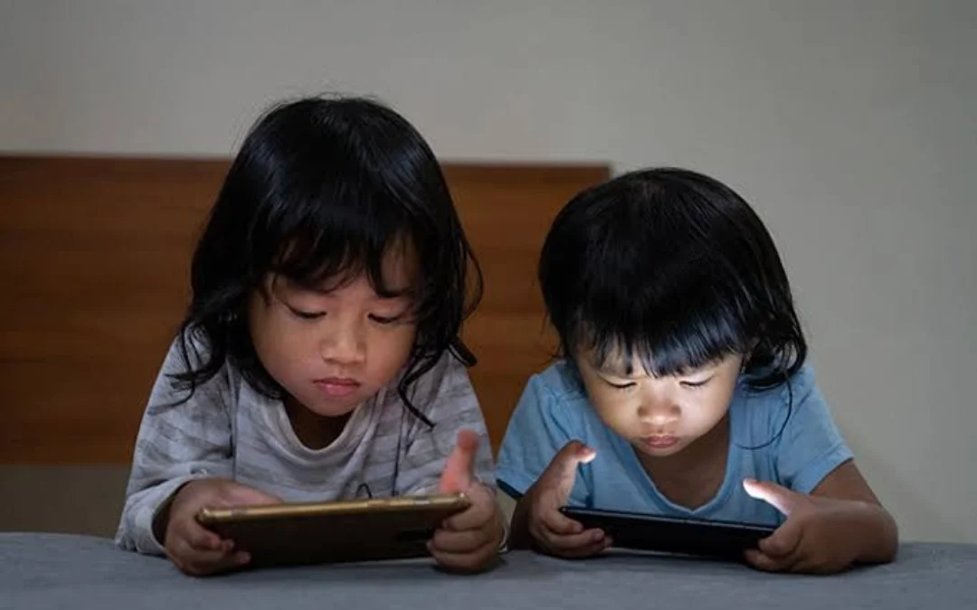 Ratusan Anak di Jabar Dirawat di RSJ karena Kecanduan Gadget, Ini Gejalanya