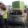 Minibus Terbakar di Interchange Karawang Barat
