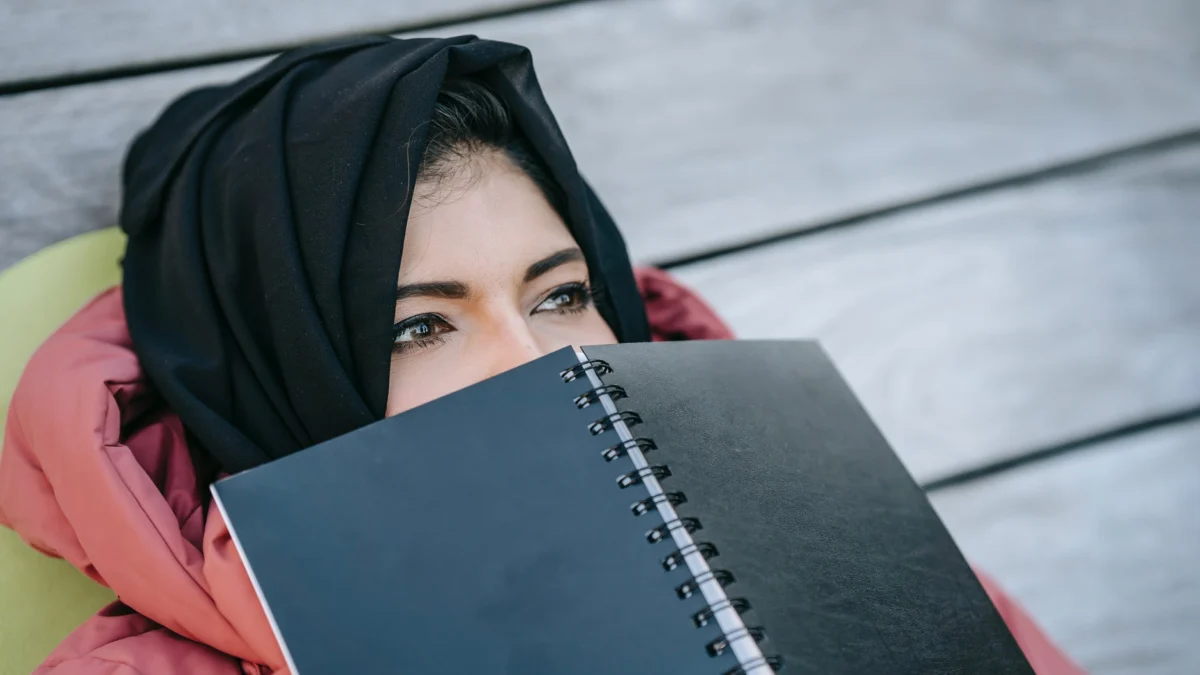 Perawatan Rambut Rontok Bagi Wanita Berhijab