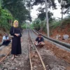 Fardela Poultry Farm dan Forum RW Kelurahan Parung Perbaiki Jalan Ciwanasari